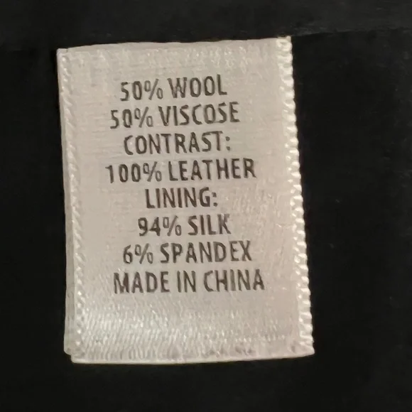 Beautiful St. John Leather and Wool Jacket - Great Condition! - Picture 4 of 4